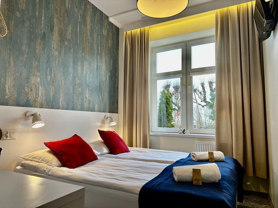 Hypo-allergenic bedding, memory foam beds, laptop workspace