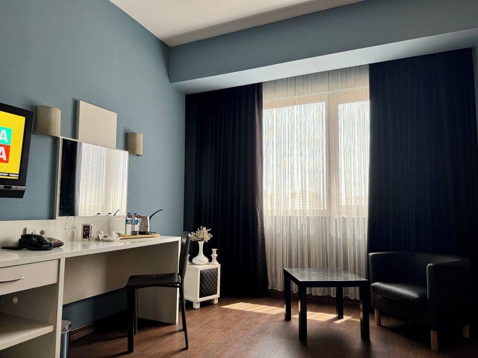 Standard Double Room | In-room safe, desk, blackout drapes, soundproofing