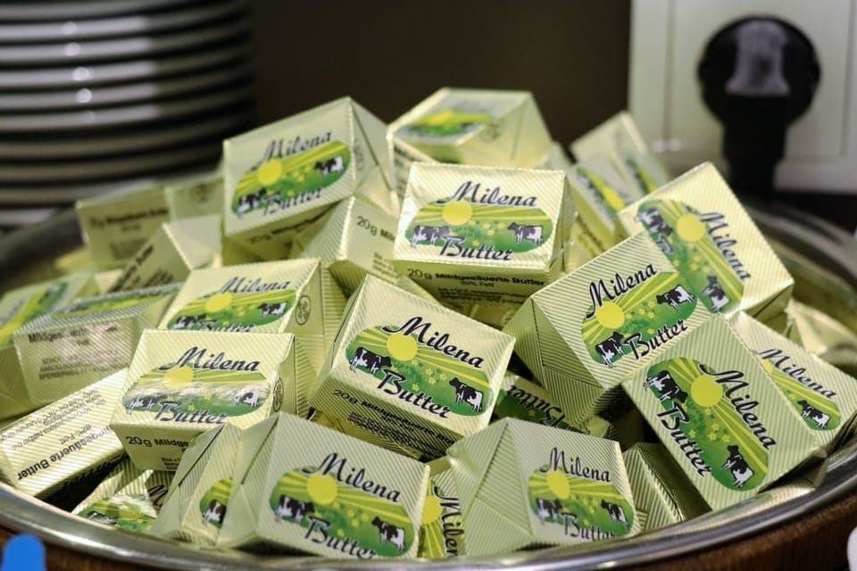 Daily to-go breakfast (EUR 16.5 per person)