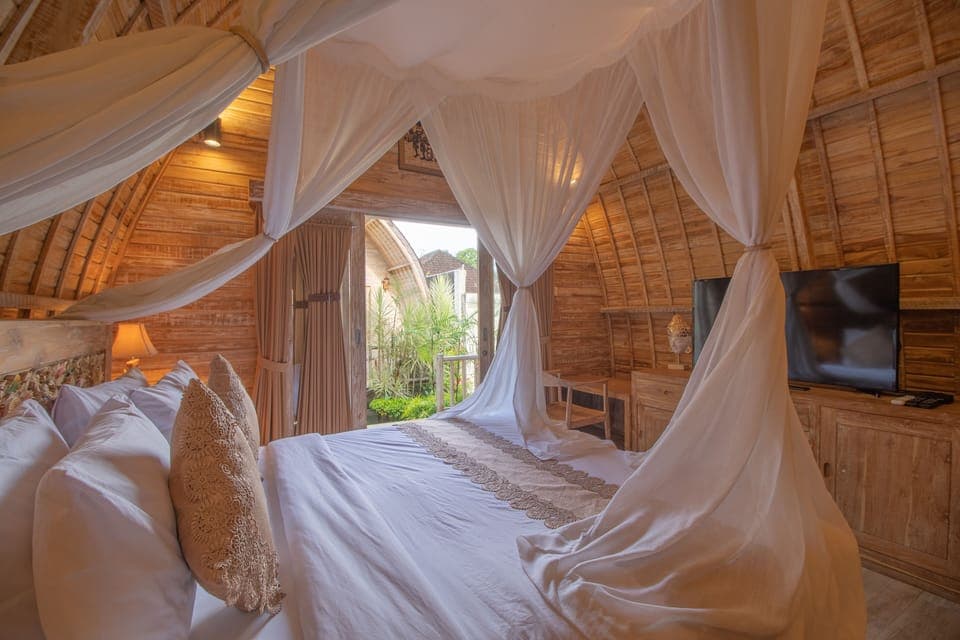 Deluxe Villa, 1 Bedroom, Non Smoking, Garden View | Living area | 21-inch Smart TV with satellite channels, TV, pay movies