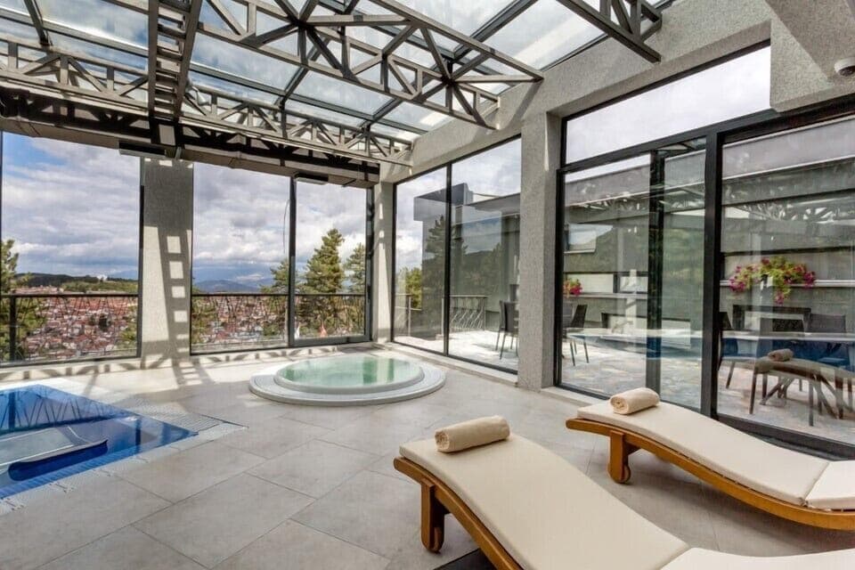 Indoor spa tub