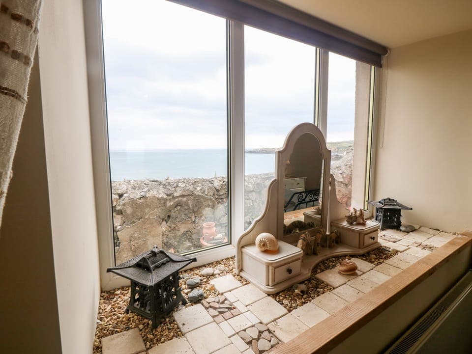 Cottage | Private kitchen | Fridge, microwave, stovetop, electric kettle