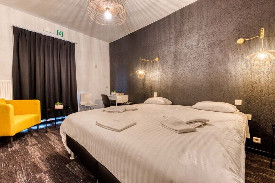 Double Room | Soundproofing, free cribs/infant beds, free WiFi, bed sheets