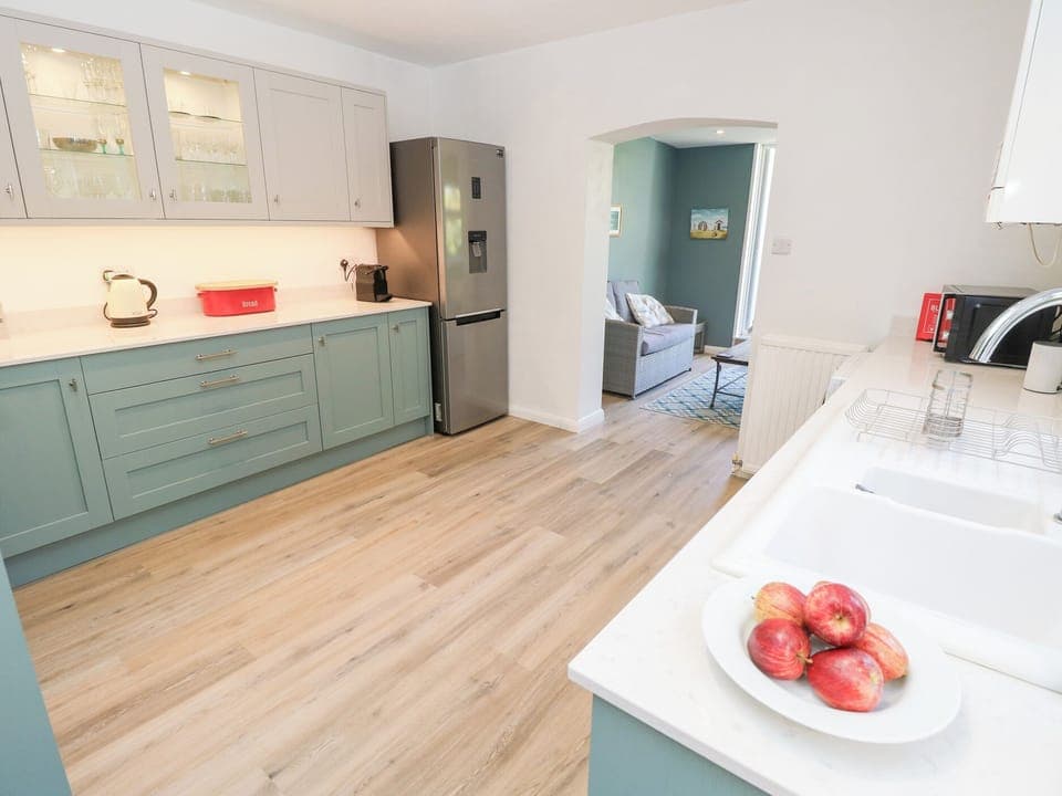 Cottage | Private kitchen | Microwave, stovetop, dishwasher, highchair