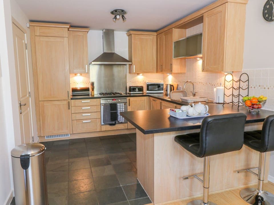 Cottage | Private kitchen | Fridge, stovetop, dishwasher, highchair