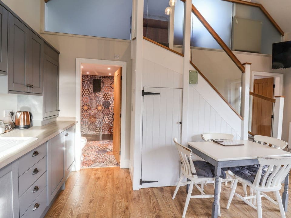 Cottage | Private kitchen | Fridge, microwave, stovetop, dishwasher