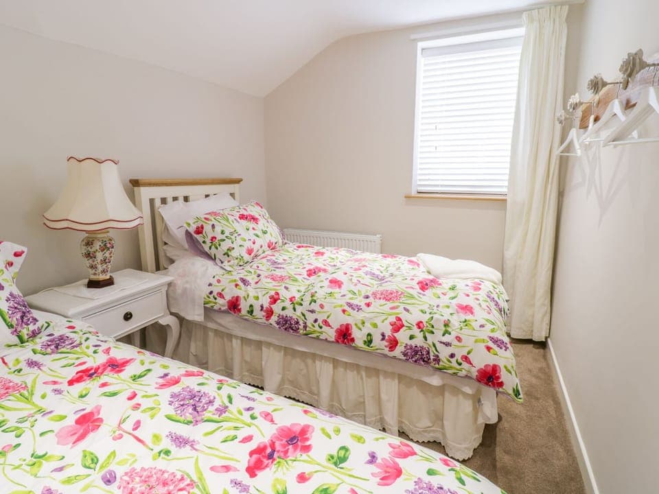 Cottage | 2 bedrooms, individually decorated, individually furnished, free WiFi