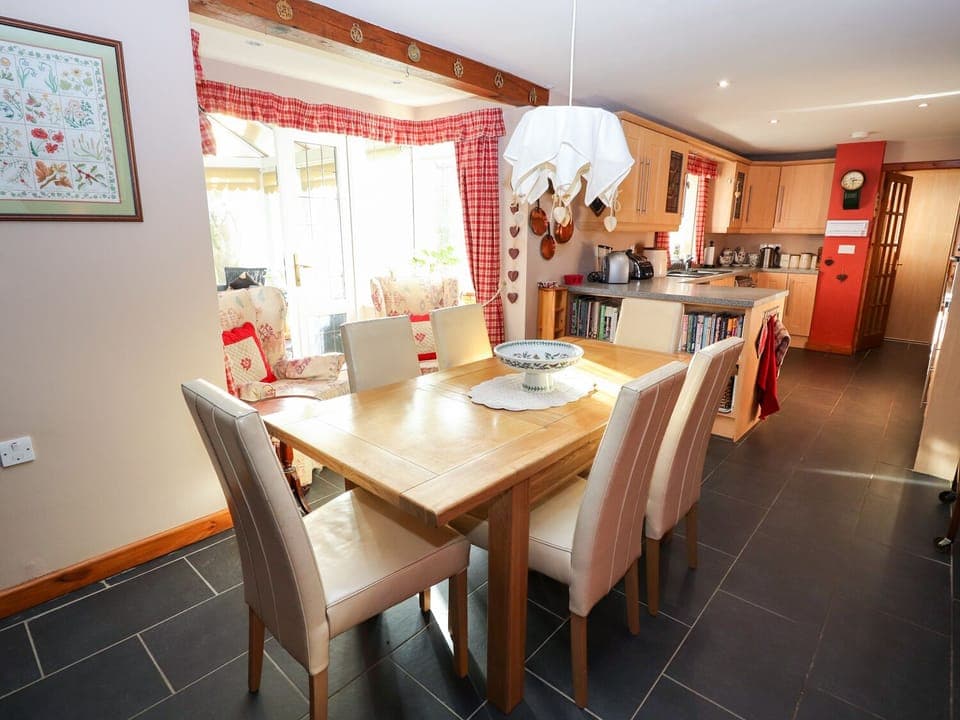 Cottage | Private kitchen | Stovetop, dishwasher, cookware/dishes/utensils