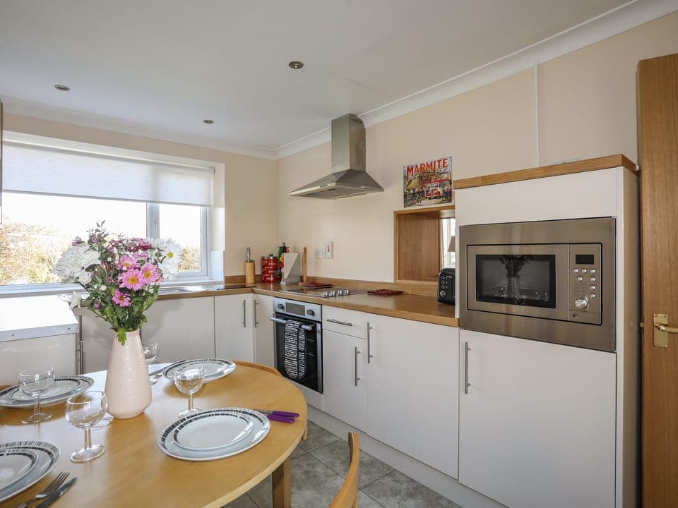 Cottage | Private kitchen | Microwave, stovetop, highchair, cookware/dishes/utensils