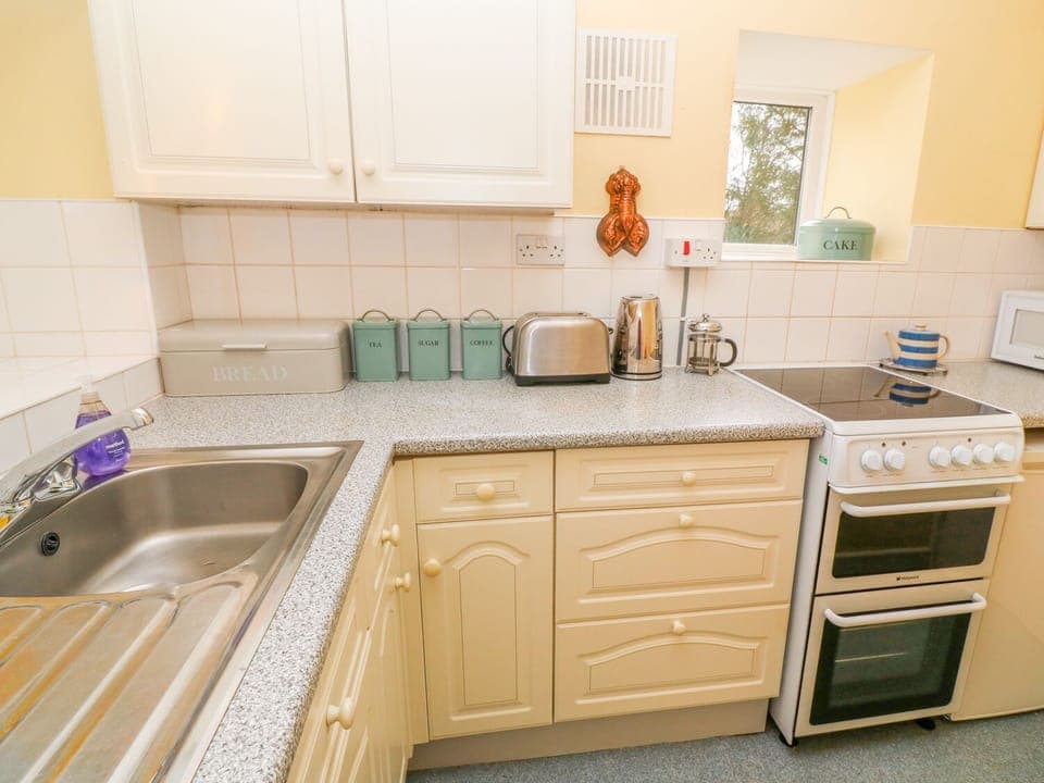 Cottage | Private kitchen | Cookware/dishes/utensils