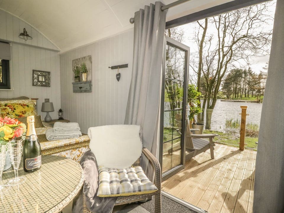 Cottage | 1 bedroom, individually decorated, individually furnished, free WiFi