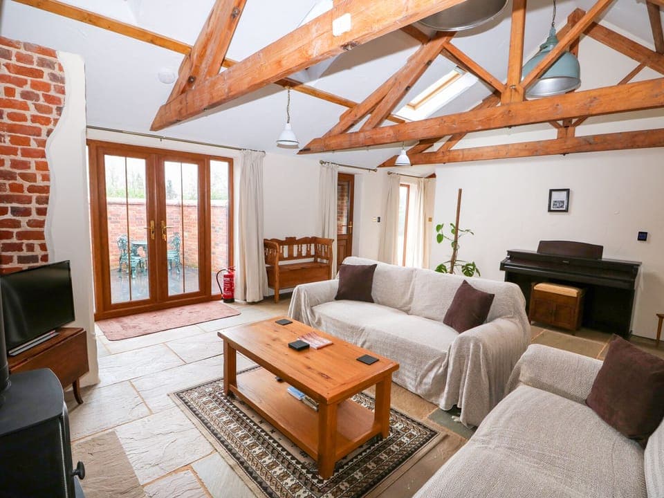 Cottage | Living area | TV