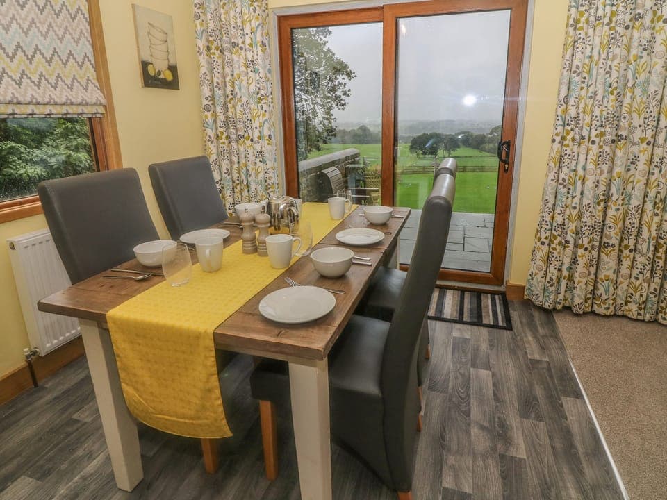 Cottage | Private kitchen | Microwave, oven, stovetop, dishwasher