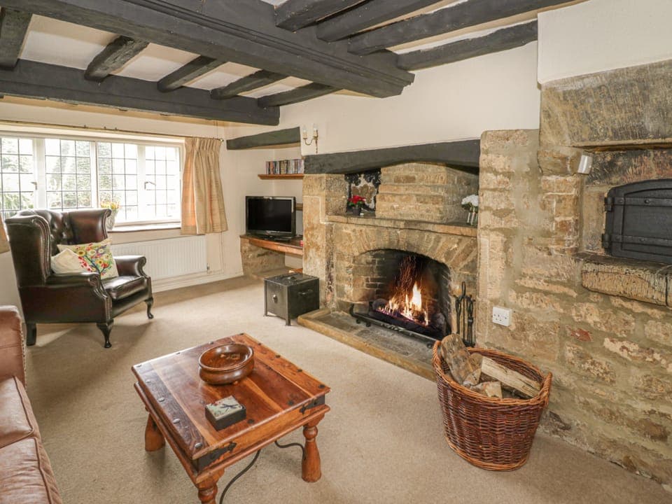 Cottage | Living area | TV