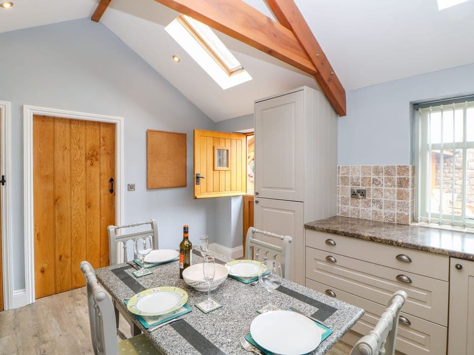 Cottage | Private kitchen | Fridge, dishwasher, cookware/dishes/utensils