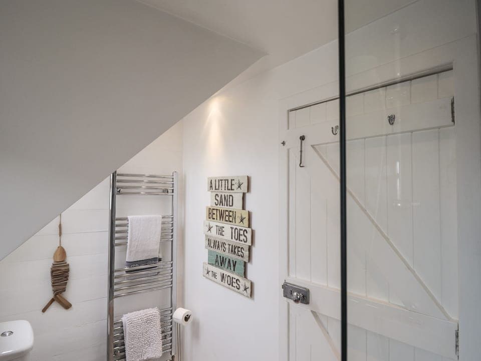 Cottage | Bathroom | Shower