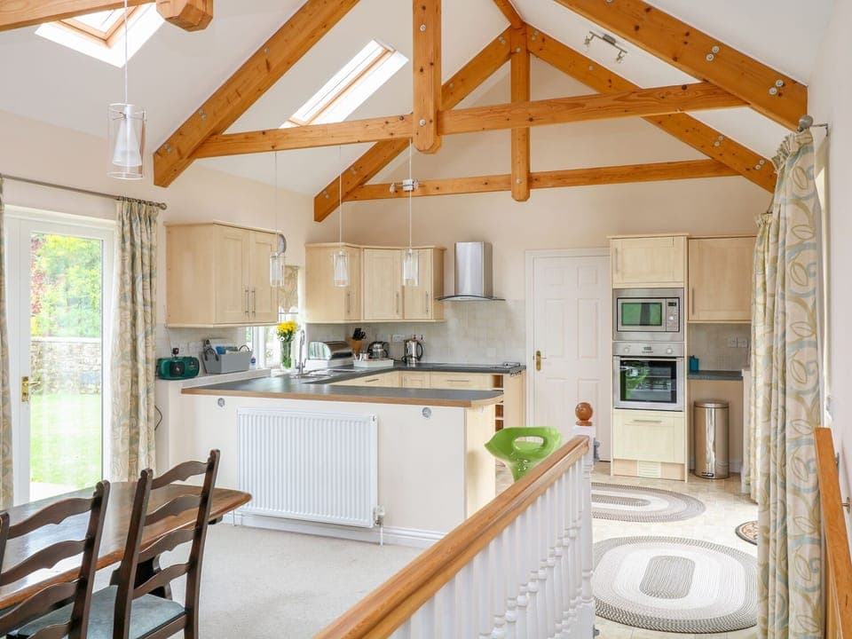 Cottage | Private kitchen | Fridge, dishwasher, electric kettle, toaster