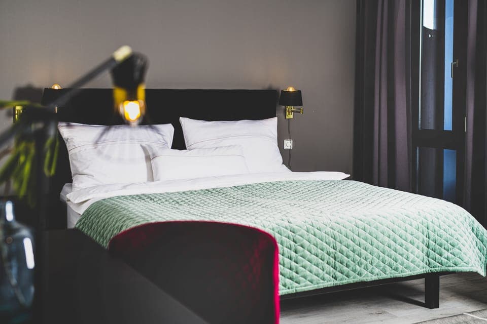 Junior Suite, Lake View (Superior) | Minibar, in-room safe, desk, bed sheets