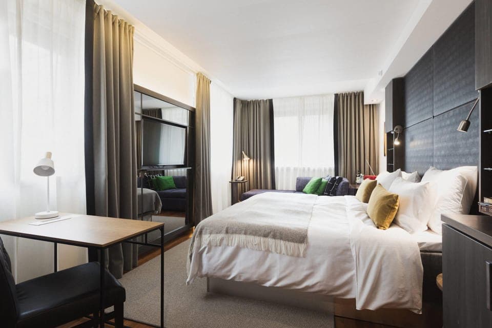 Deluxe Room, 1 King Bed with Sofa bed, Non Smoking | Hypo-allergenic bedding, down comforters, in-room safe, soundproofing