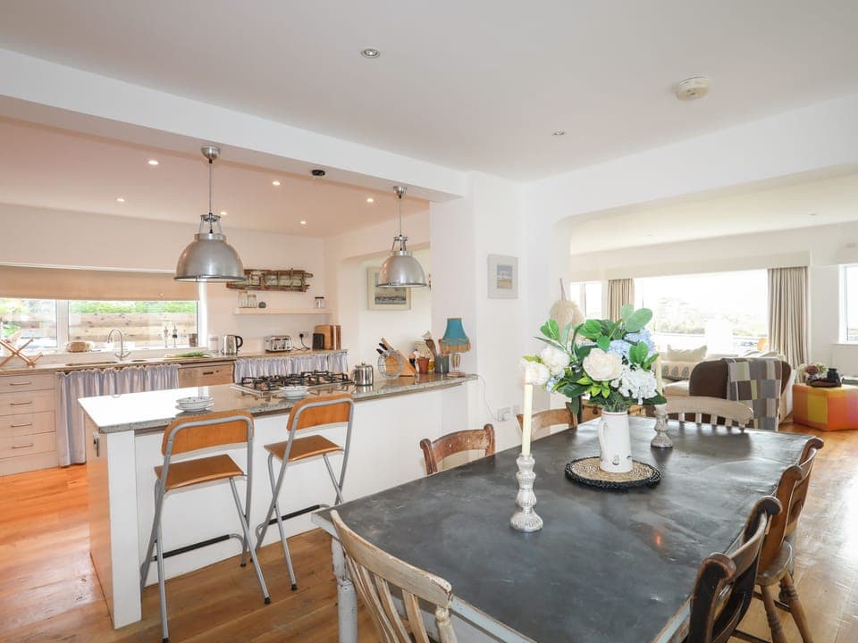 Cottage | Private kitchen | Fridge, microwave, oven, dishwasher