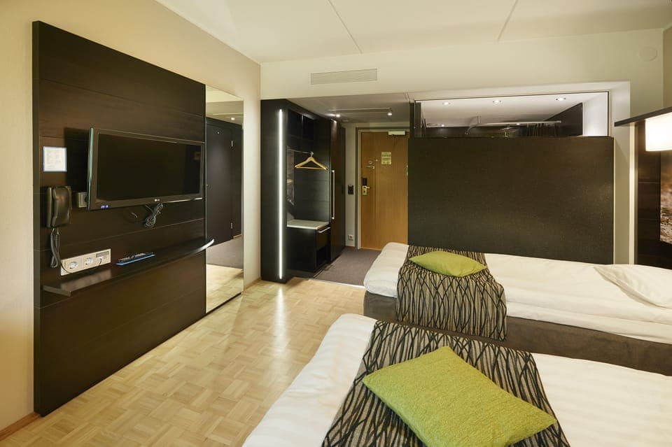 Twin Room | Desk, blackout drapes, free cribs/infant beds, free WiFi