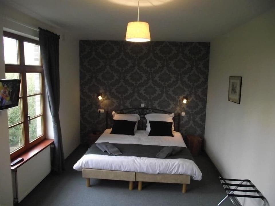 In-room safe, desk, free WiFi, bed sheets