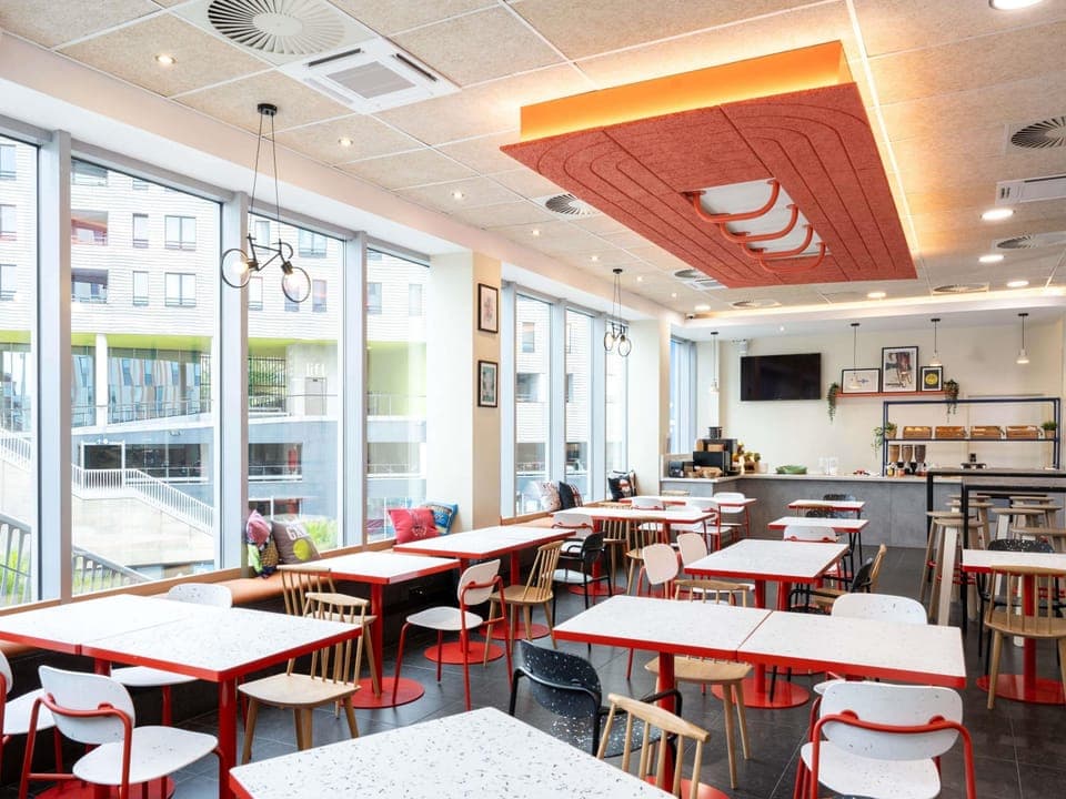 Daily continental breakfast (EUR 11.5 per person)