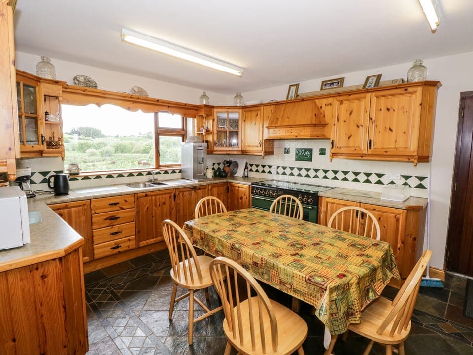 Cottage | Private kitchen | Fridge, dishwasher, electric kettle, toaster
