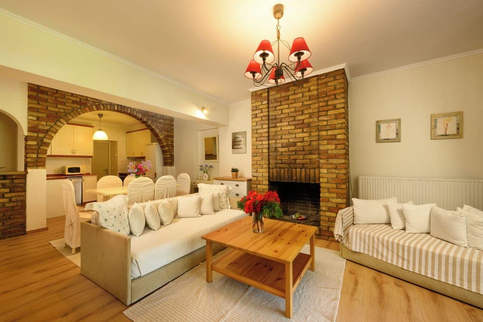 Suite | Living area | TV