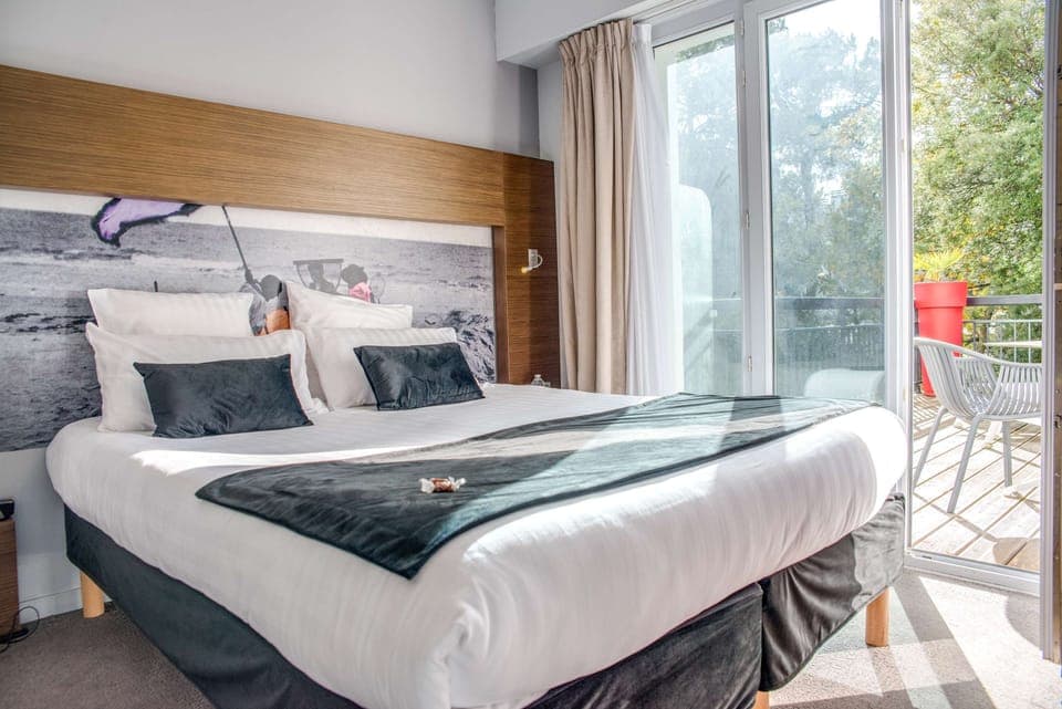 Superior Room, 1 Queen Bed, Non Smoking, Terrace | In-room safe, desk, blackout drapes, soundproofing