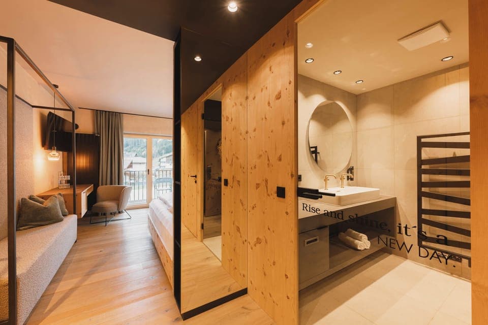 Premium Double Room | Bathroom | Hair dryer, bathrobes, towels