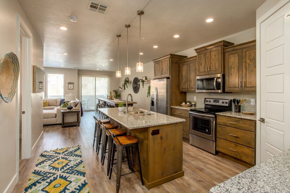 2298 | Private kitchen | Fridge, microwave, oven, stovetop