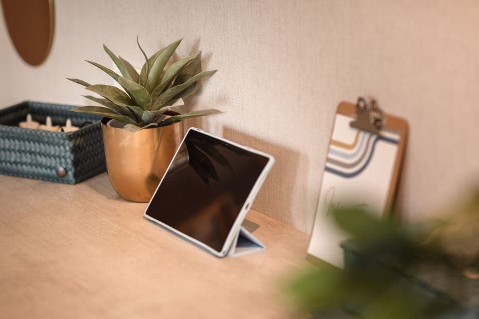 Deluxe Apartment | Living area | Flat-screen TV