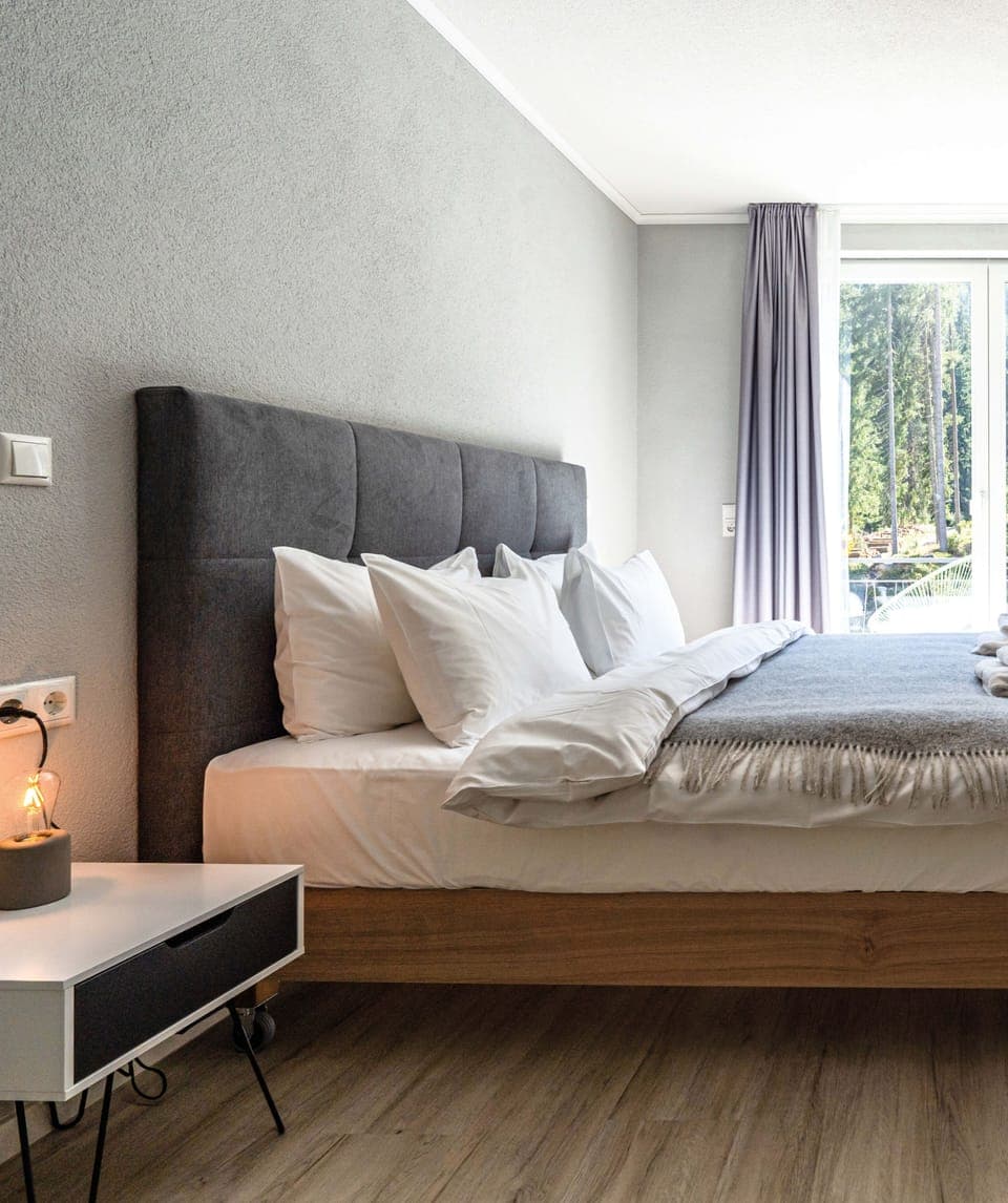 Check-in/check-out kiosk