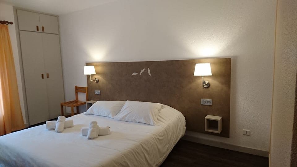 Twin Room | Individually decorated, individually furnished, blackout drapes