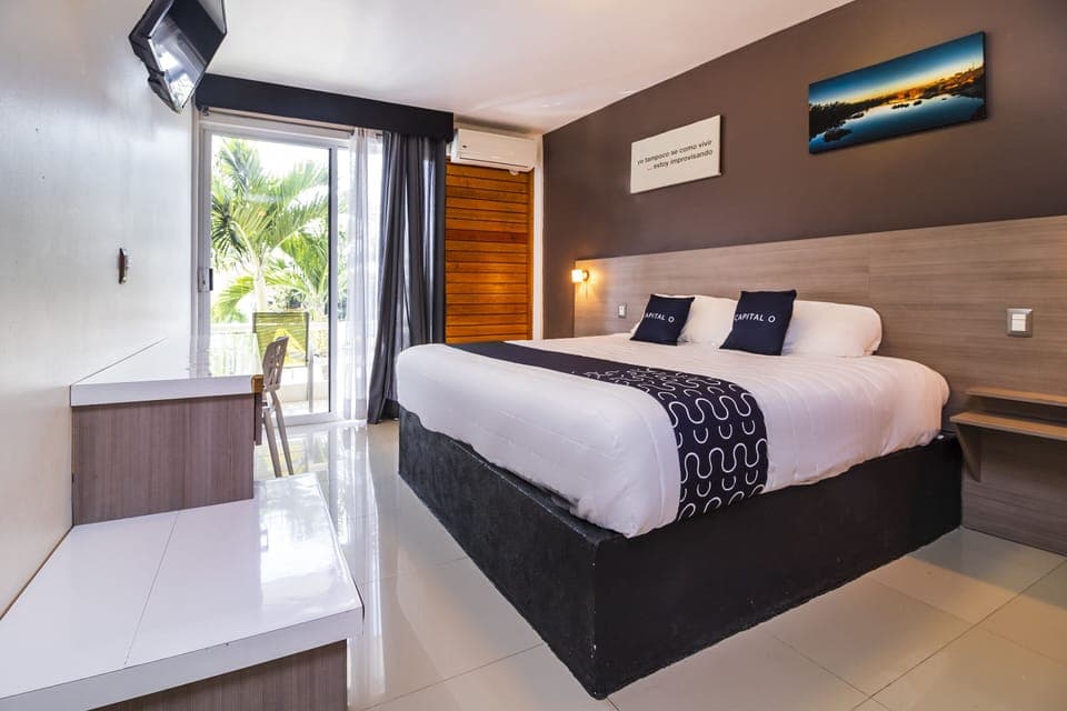 Superior Room | Desk, iron/ironing board, free WiFi, bed sheets