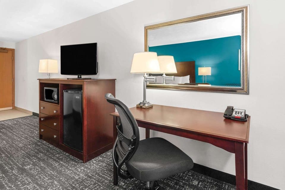 Premium bedding, desk, iron/ironing board, free cribs/infant beds