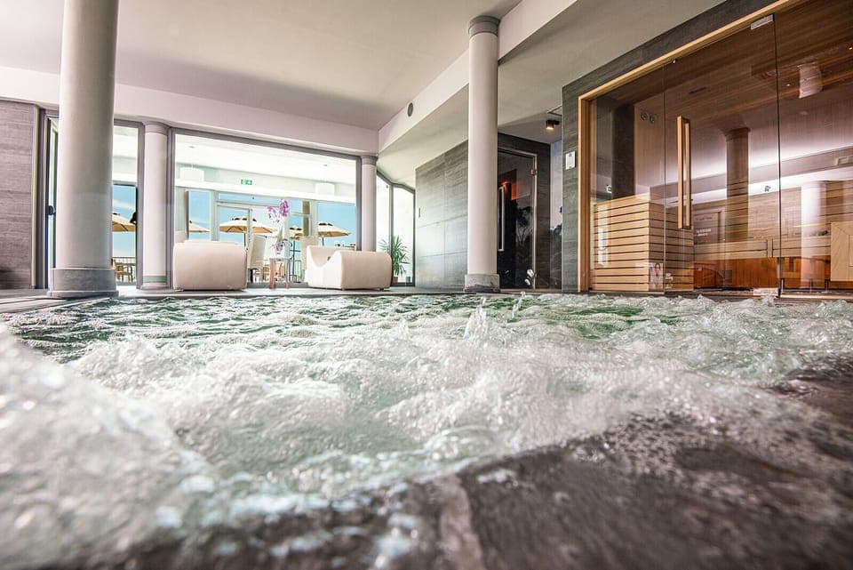 Indoor spa tub