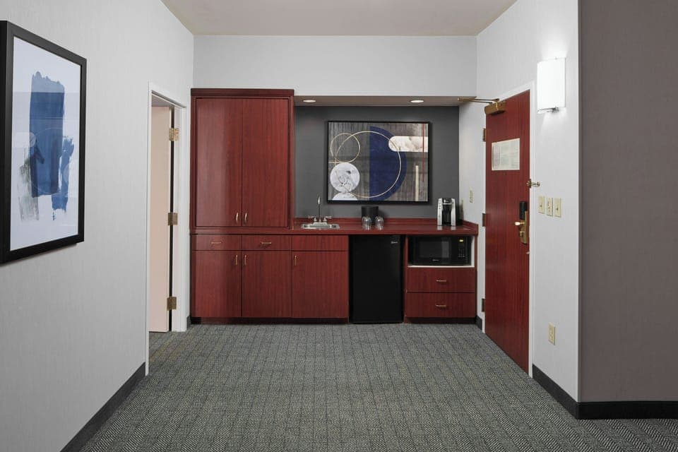 Suite, 1 King Bed with Sofa bed | Room amenity