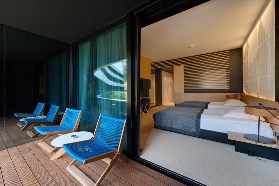 Premium bedding, minibar, in-room safe, desk