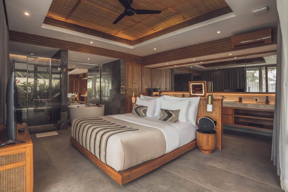 Grand 1 Bedroom Private Pool Villa with Ricefield View | Hypo-allergenic bedding, minibar, in-room safe, desk