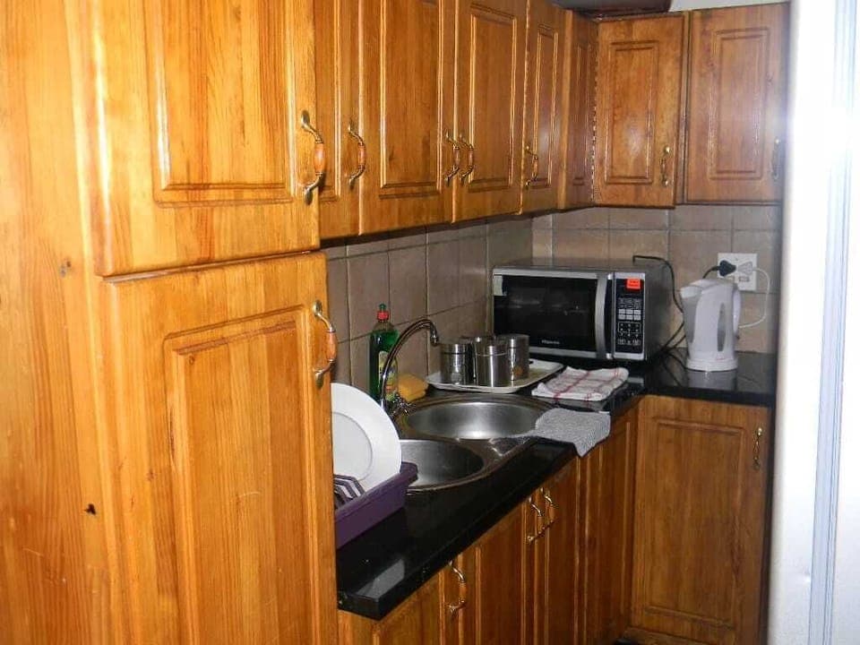 Big room 2 with own shower and mini kitchen | Private kitchenette | Cookware/dishes/utensils