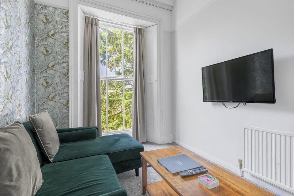 Suite, Ensuite, Garden View | Hypo-allergenic bedding, minibar, blackout drapes, soundproofing