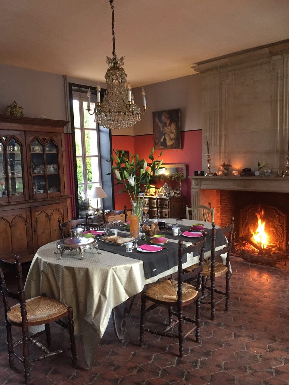 Daily continental breakfast (EUR 8 per person)