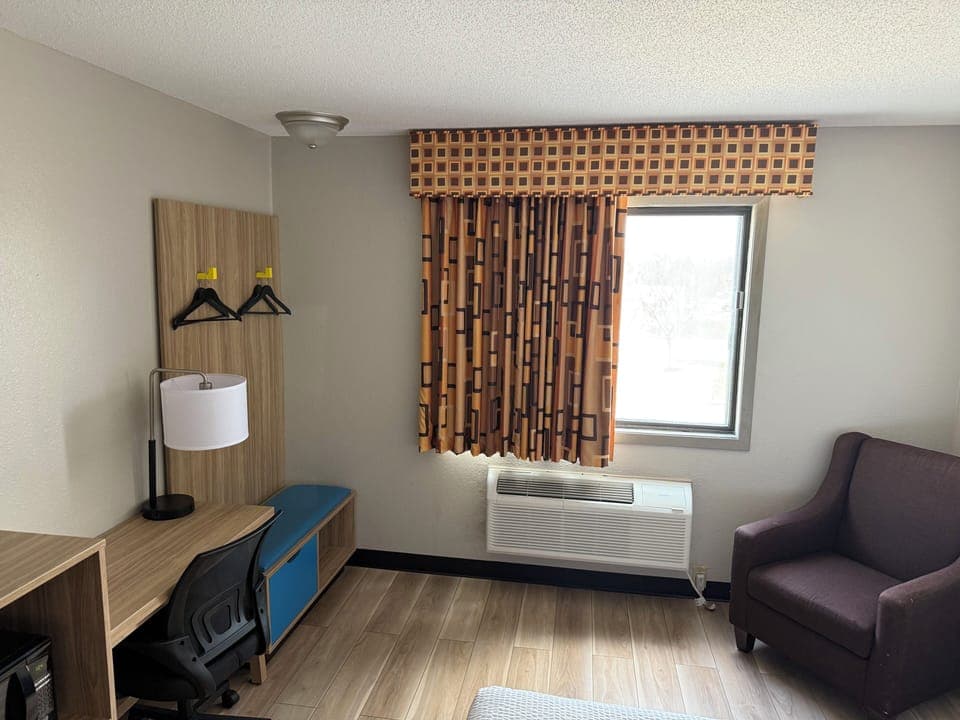 Standard Room, 1 Queen Bed | Desk, blackout drapes, iron/ironing board, free cribs/infant beds