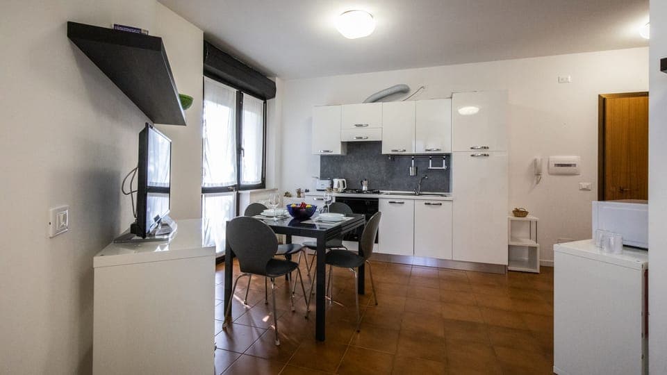 Economy Studio | Private kitchenette | Full-size fridge, microwave, oven, stovetop