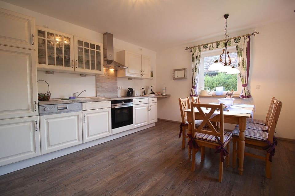 House, 2 Bedrooms, Lanai, Mountain View (Alpenschloss) | Private kitchen | Fridge, microwave, oven, stovetop