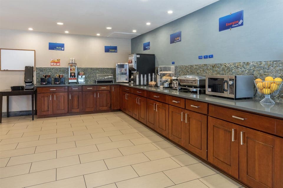 Free daily continental breakfast