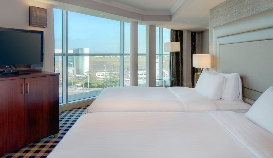 Twin Accessible Guestroom | Minibar, in-room safe, laptop workspace, soundproofing