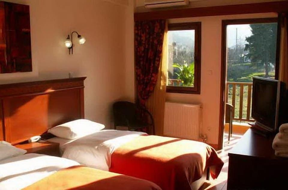 Select Comfort beds, in-room safe, desk, blackout drapes